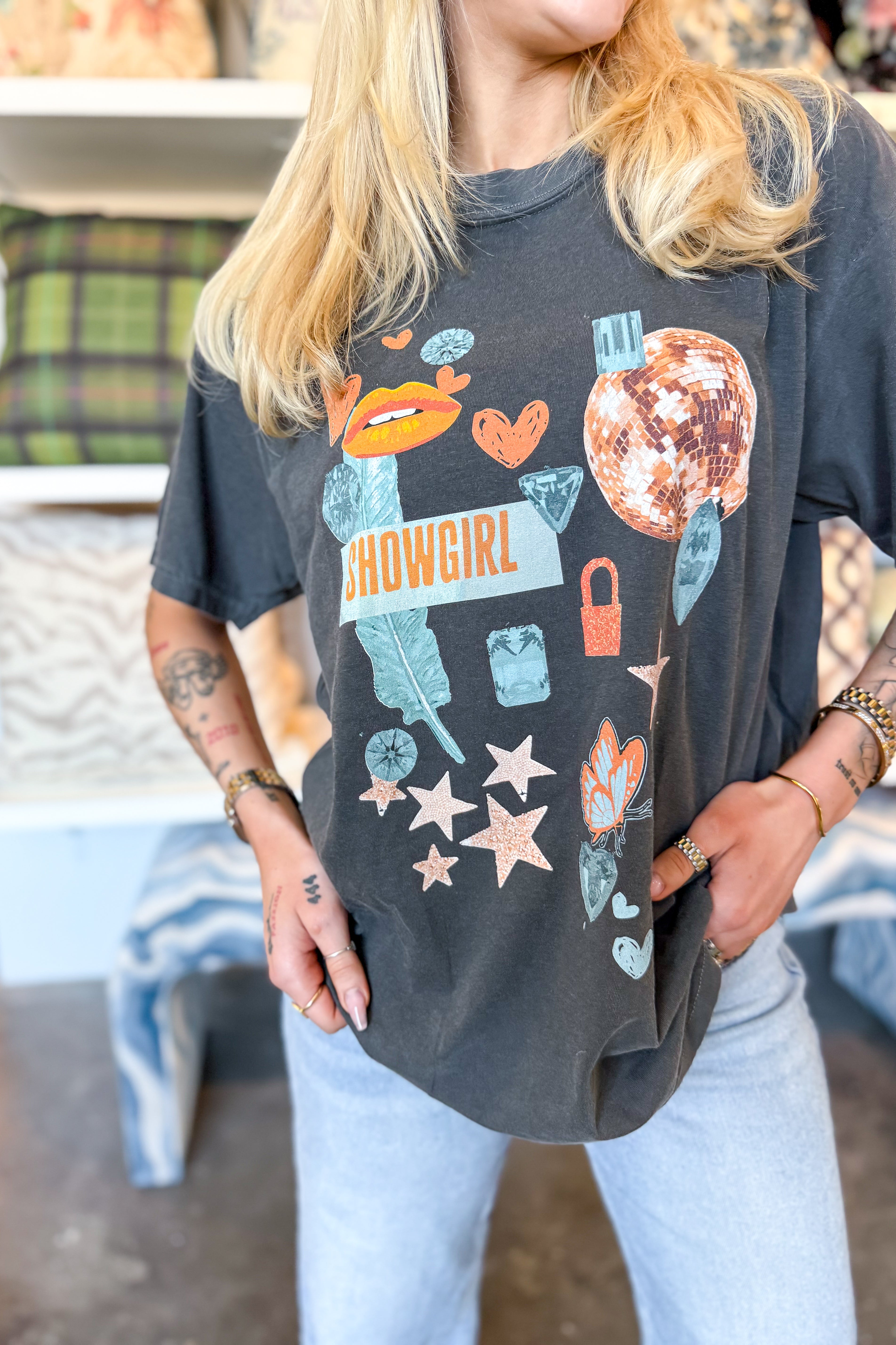 Showgirl Collage Tee in Pepper