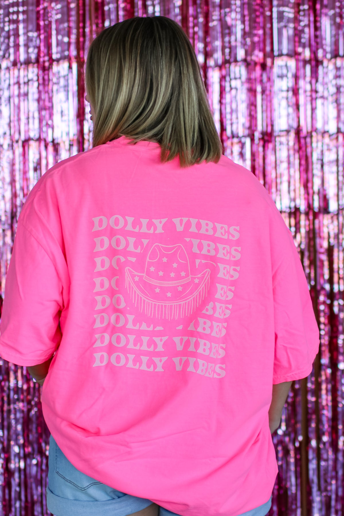 Dolly Vibes Tee