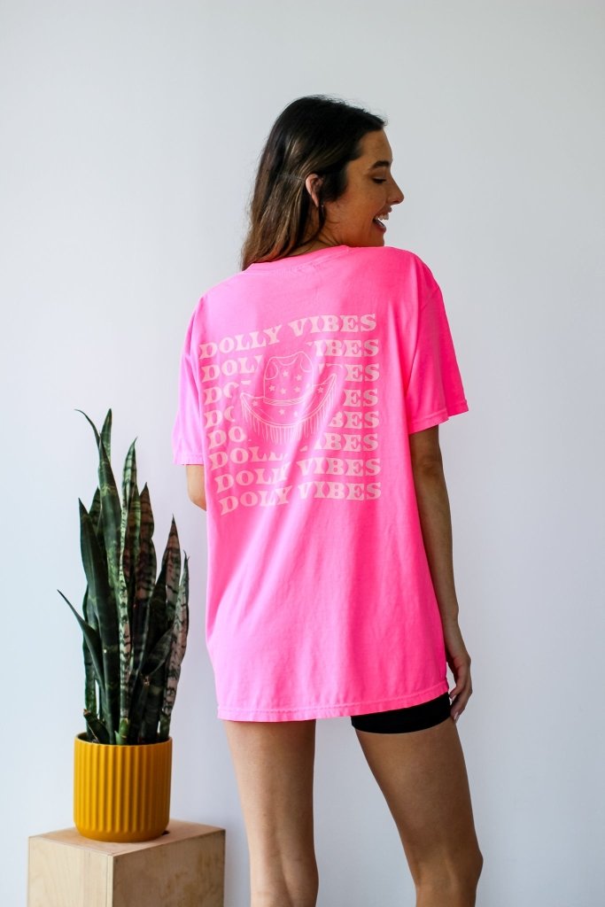 Dolly Vibes Tee - Girl Tribe Co.