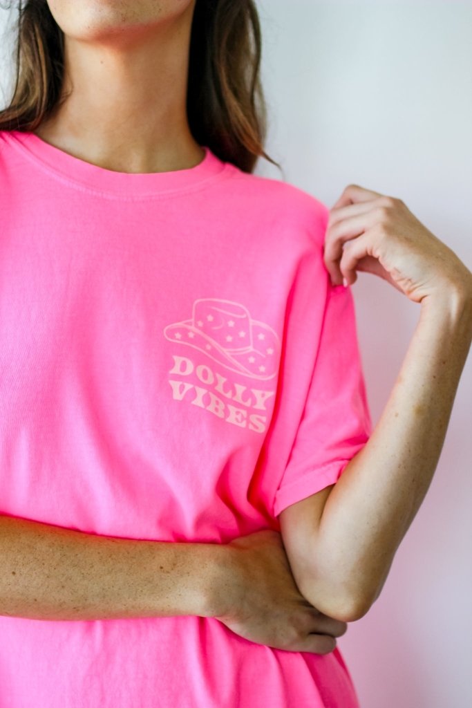 Dolly Vibes Tee - Girl Tribe Co.